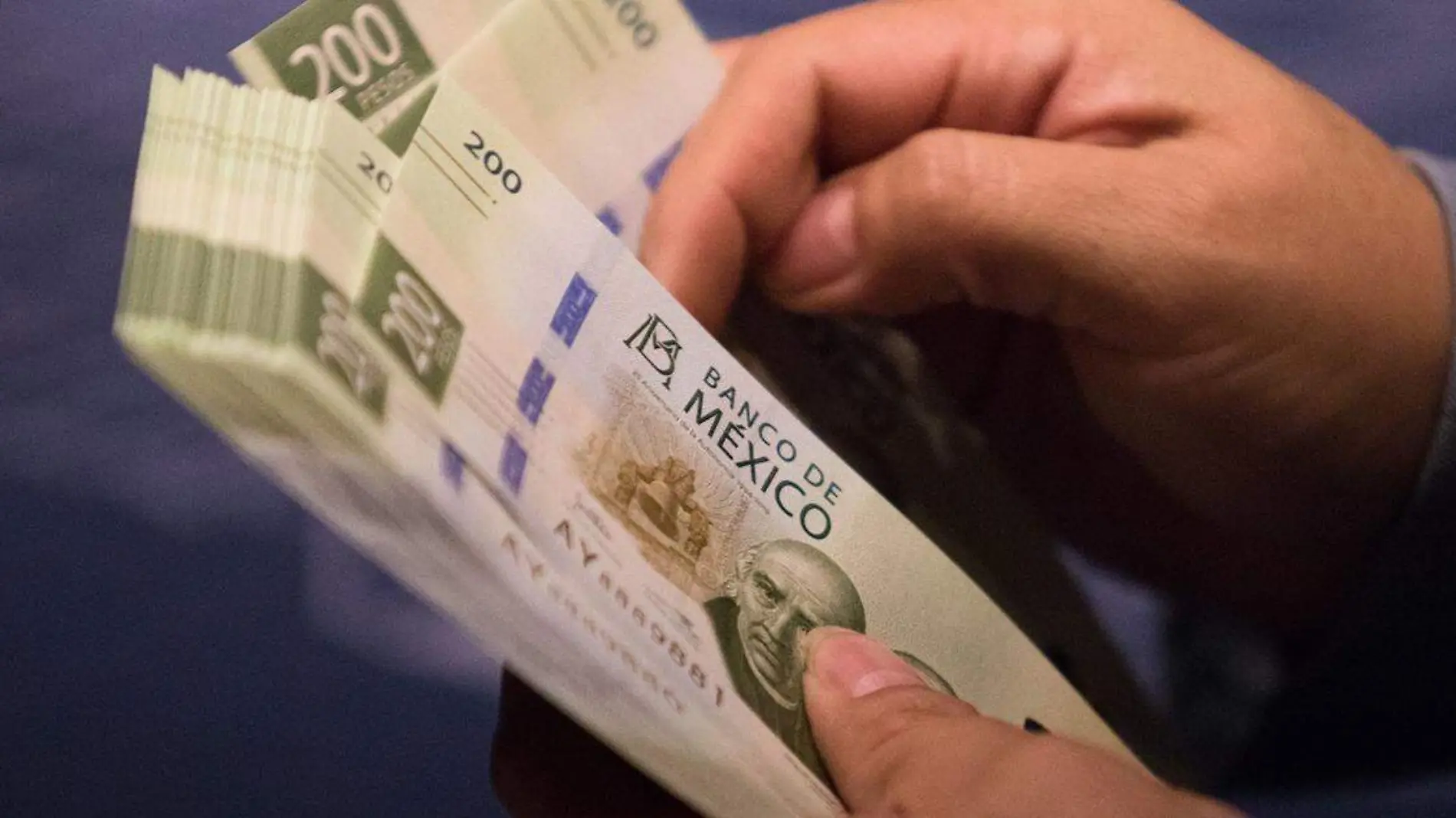 Sin duda uno de los problemas al que se enfrentan las instituciones bancarias en el mundo, tal es el caso del Banco de México (Banxico), es la falsificación de su papel moneda